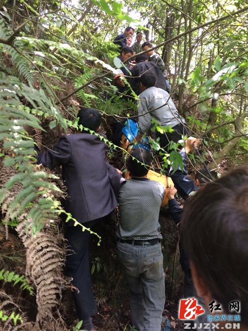 湖北女生跌落百米懸崖 武陵源警民歷時兩小時救援
