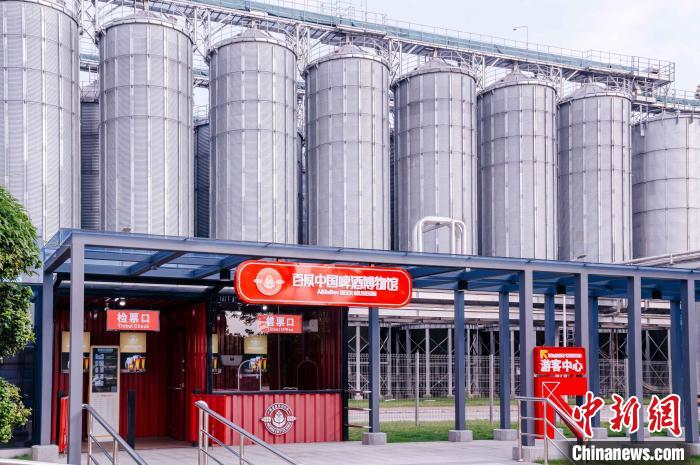 圖為基地原料立倉(cāng)?！±钅宪?攝