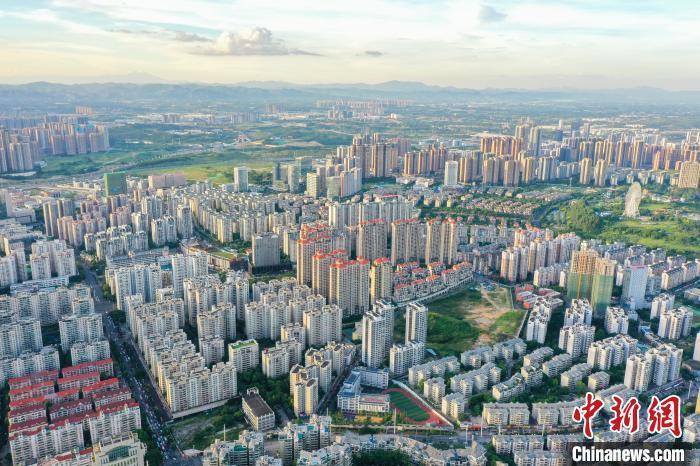 資料圖：航拍樓盤林立。 陳冠言 攝