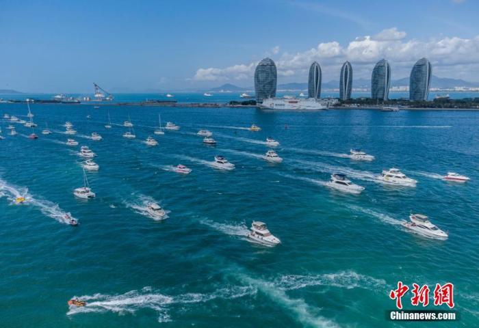資料圖：航拍三亞眾多出海游玩的游艇回港。 駱云飛 攝