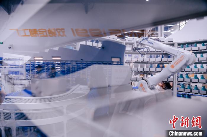 最快一個多小時，“私人訂制”的鞋子就能完成生產(chǎn)。　李南軒 攝