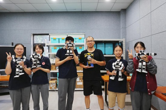 重慶八中科學(xué)城中學(xué)?？苿?chuàng)社團(tuán)。