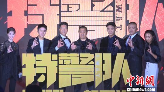 由導(dǎo)演丁晟所帶來(lái)的《特警隊(duì)》集結(jié)了凌瀟肅、賈乃亮、金晨等實(shí)力派演員?！】涤裾?攝